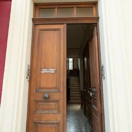 Bright And Modern 2 Bedroom In The Heart Of Antibes! أنتيب