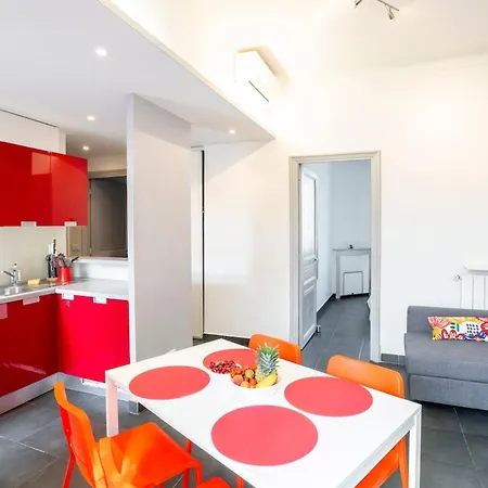 Bright And Modern 2 Bedroom In The Heart Of Antibes! Apartment
