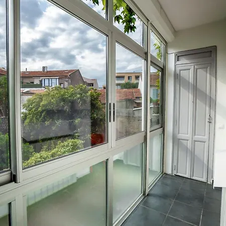 Bright And Modern 2 Bedroom In The Heart Of Antibes!