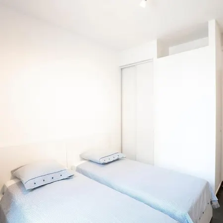 Bright And Modern 2 Bedroom In The Heart Of Antibes! 아파트 *