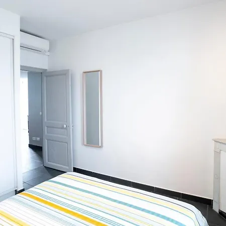 아파트 Bright And Modern 2 Bedroom In The Heart Of Antibes! 앙티브