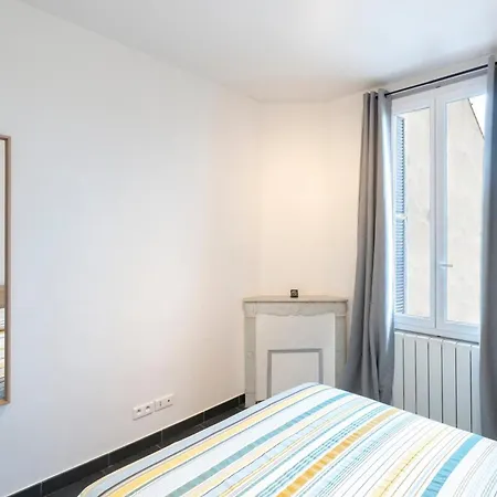 Bright And Modern 2 Bedroom In The Heart Of Antibes! 앙티브