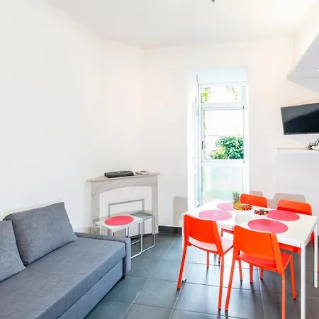 Bright And Modern 2 Bedroom In The Heart Of Antibes! * 앙티브
