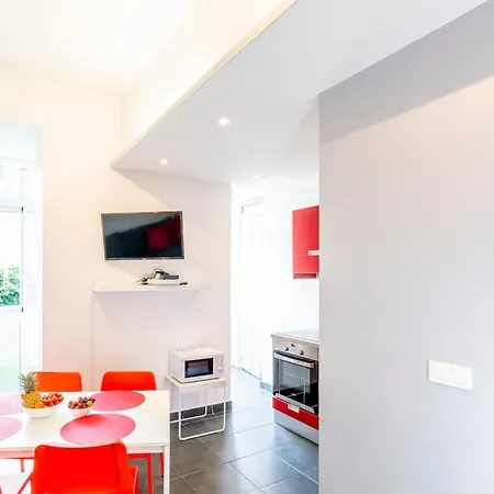 Bright And Modern 2 Bedroom In The Heart Of Antibes! *