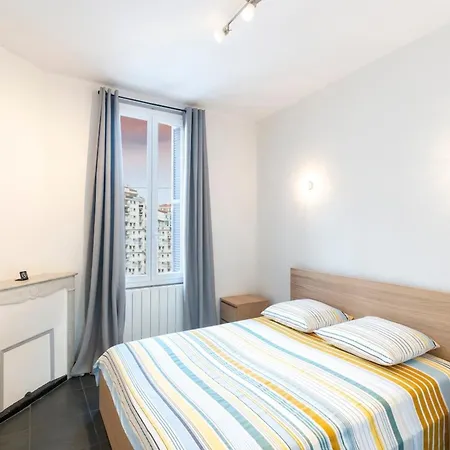Bright And Modern 2 Bedroom In The Heart Of Antibes! 아파트 앙티브